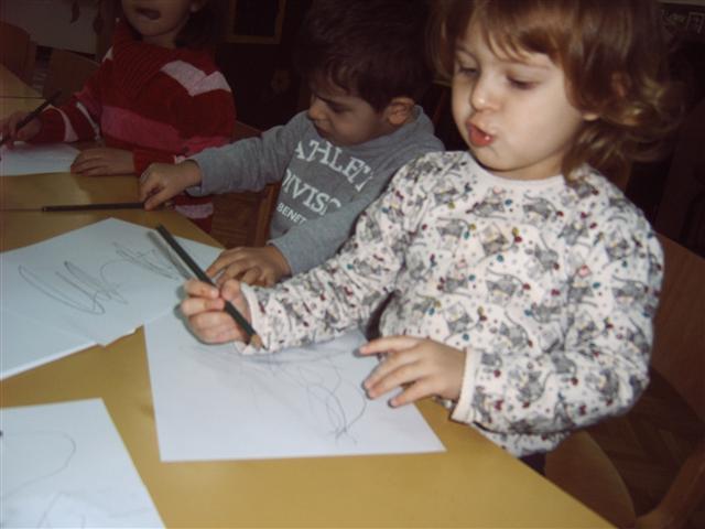 Dječje šaranje i crtanje-znakovi bitni za razvoj govora,
pisanja i mišljenja - slika broj: 2